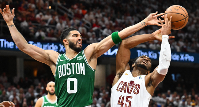Celtics ve Mavericks seride öne geçtiler Görseli